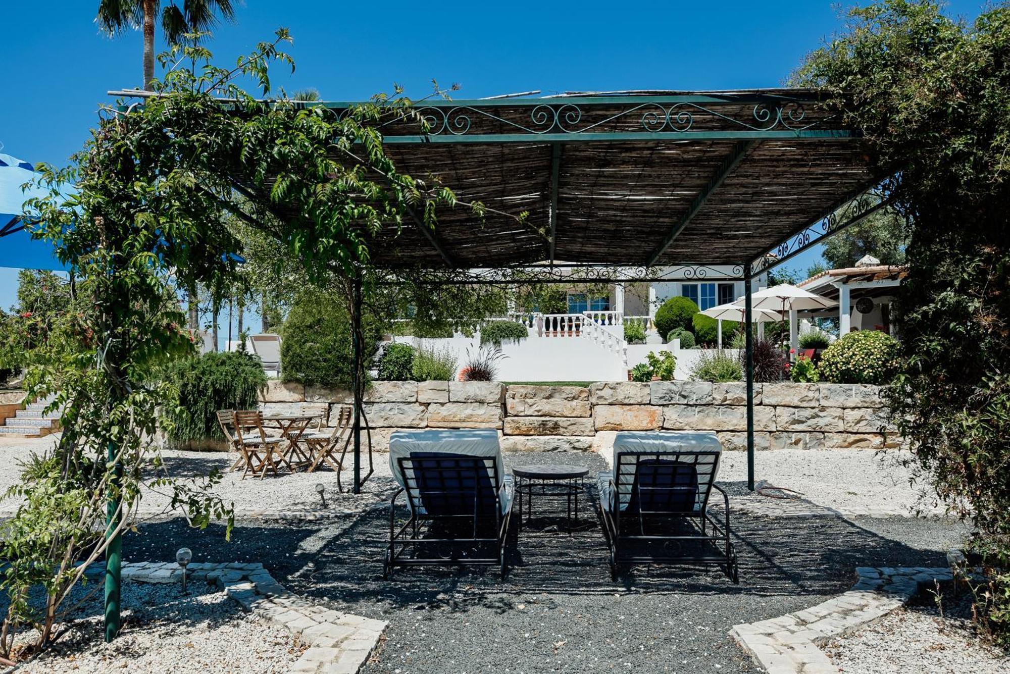 B&B Entrecolinas Paderne  Exterior photo